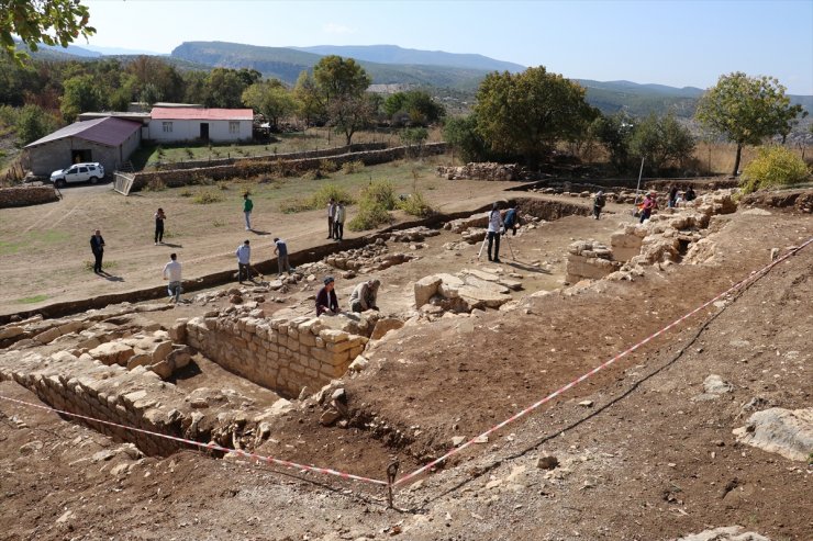 Diyarbakır'da içinde 46 mezarın olduğu 1500 yıllık kilise kalıntısı bulundu