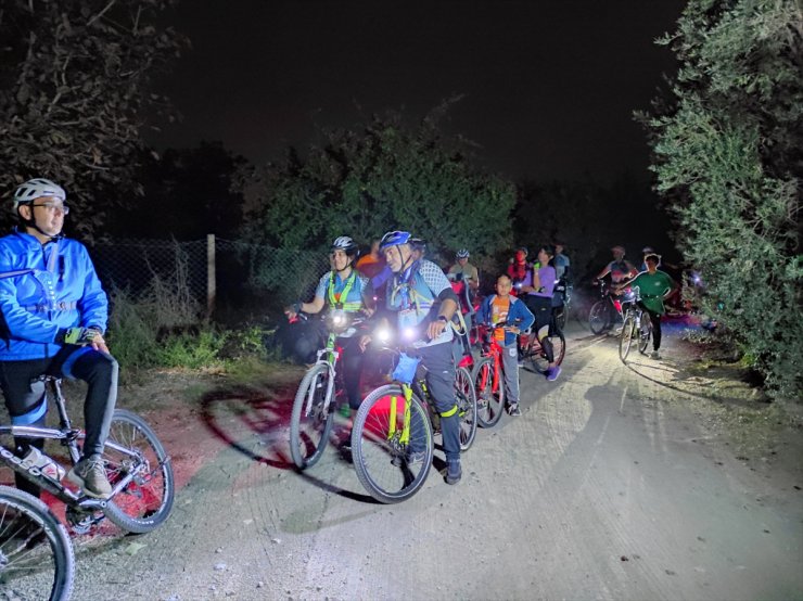 Hatay'da bisikletliler narenciye tüketimi için pedal çevirdi