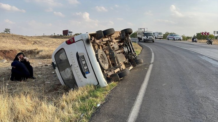 Kilis'te minibüsün devrildiği kazada 2 kişi yaralandı