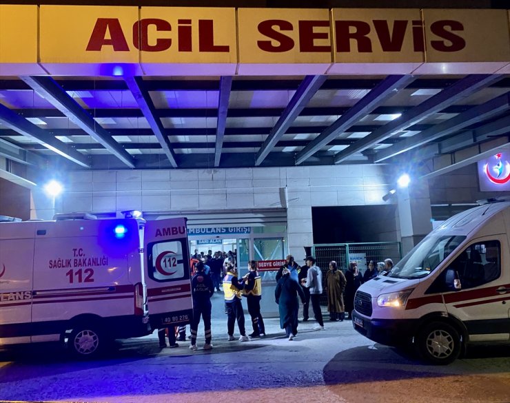 Kırşehir'deki trafik kazasında sürücü ve eşi ağır yaralandı