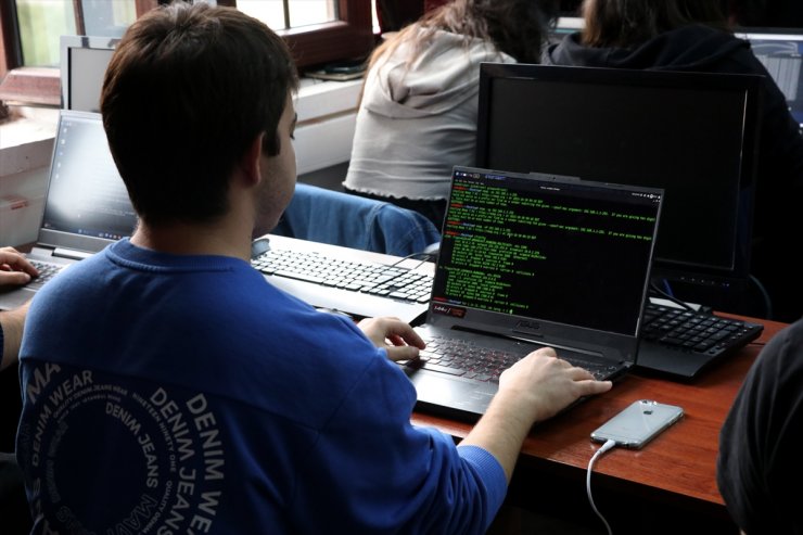 Üniversitelerde Siber Vatan'ın koruyucusu "beyaz şapkalı" hackerlar yetişiyor