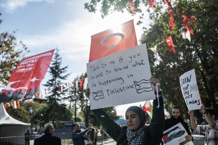 STK'lerin kadın temsilcilerinin Filistin için başlattıkları oturma eylemi sürüyor