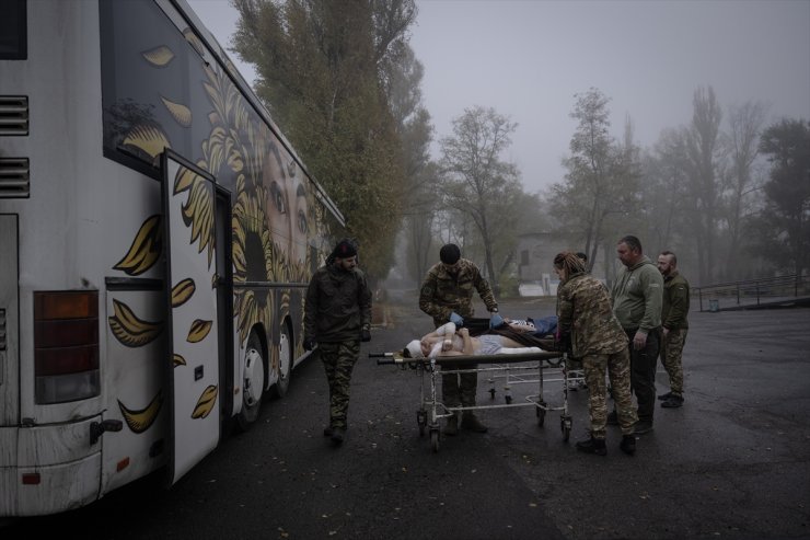 Ukrayna'da yaralı askerlere tıbbi destek sağlayan gönüllü sağlık ekipleri görevde