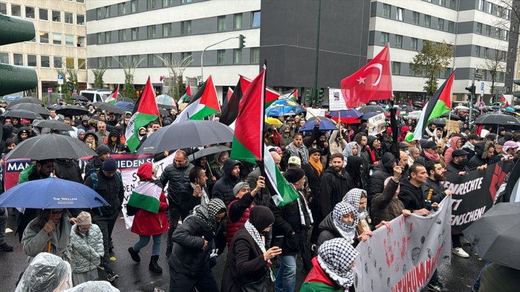 Düsseldorf'taki Filistin yürüyüşüne 17 binden fazla kişi katıldı