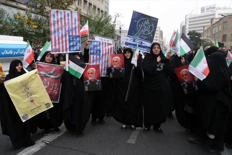 İran'da, ABD'nin Tahran Büyükelçiliği işgalinin 44.yılı nedeniyle gösteriler düzenlendi