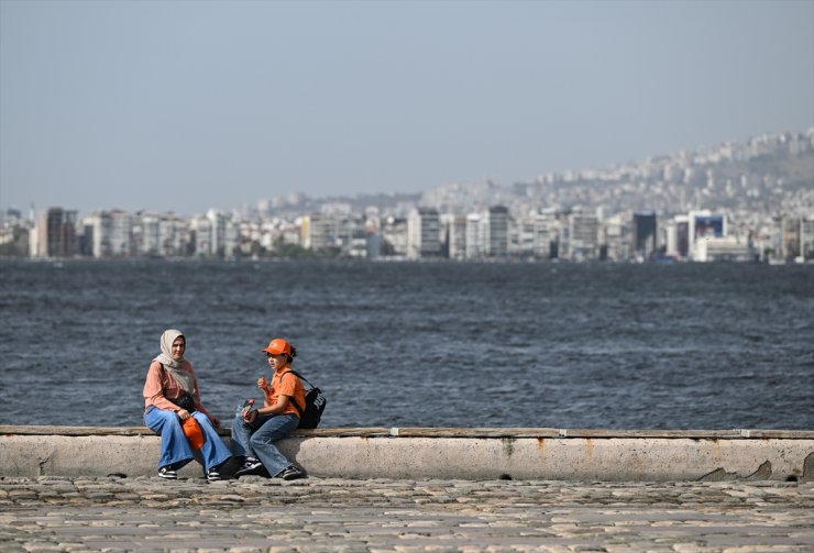 İzmir'de lösemili çocuklar için farkındalık yürüyüşü