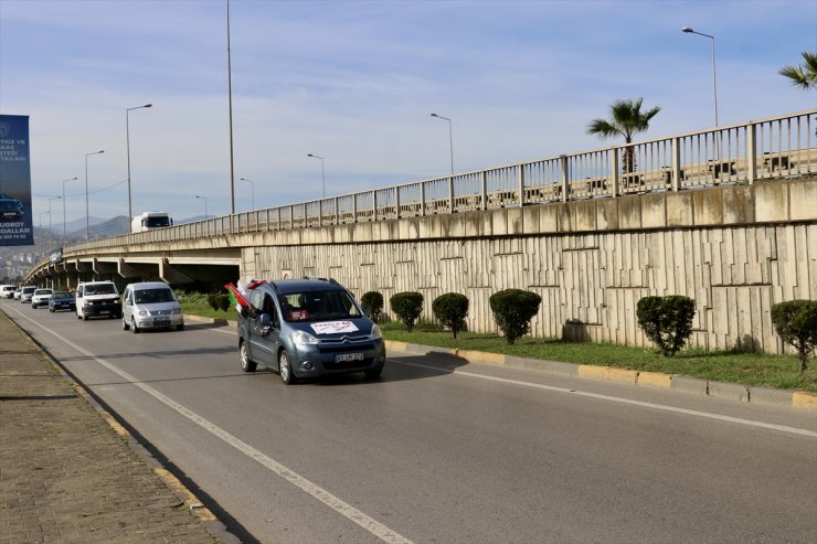 Trabzon İHH üyeleri İncirlik Üssü'ne gitmek için kentten konvoyla yola çıktı