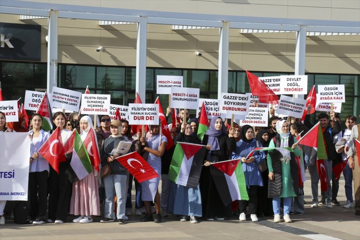 Uşak Üniversitesindeki yabancı uyruklu öğrenciler, İsrail'i protesto etti