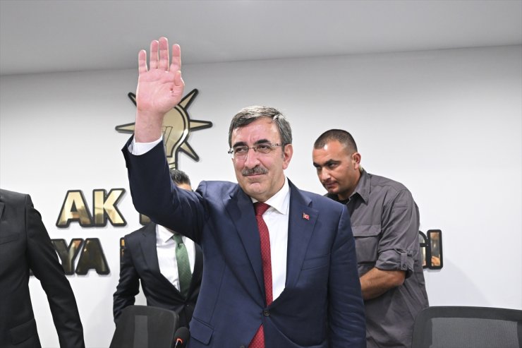 Cumhurbaşkanı Yardımcısı Yılmaz, AK Parti Malatya İl Başkanlığında konuştu: