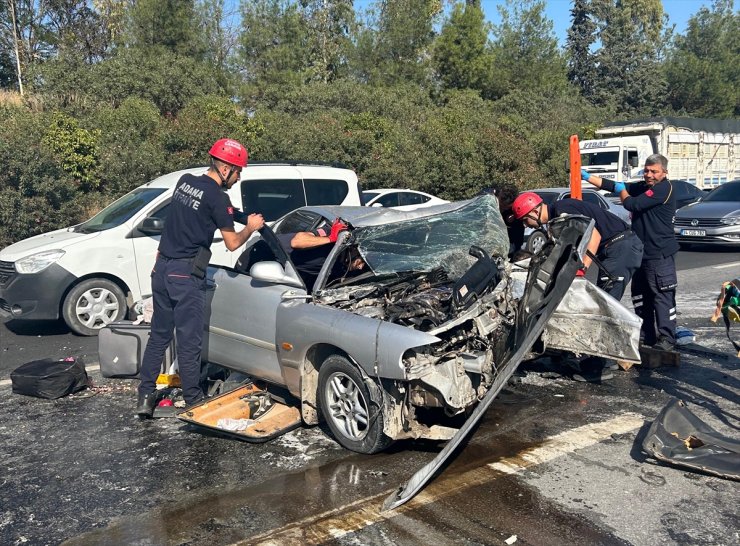 Adana'da trafik kazasında anne öldü, oğlu yaralandı