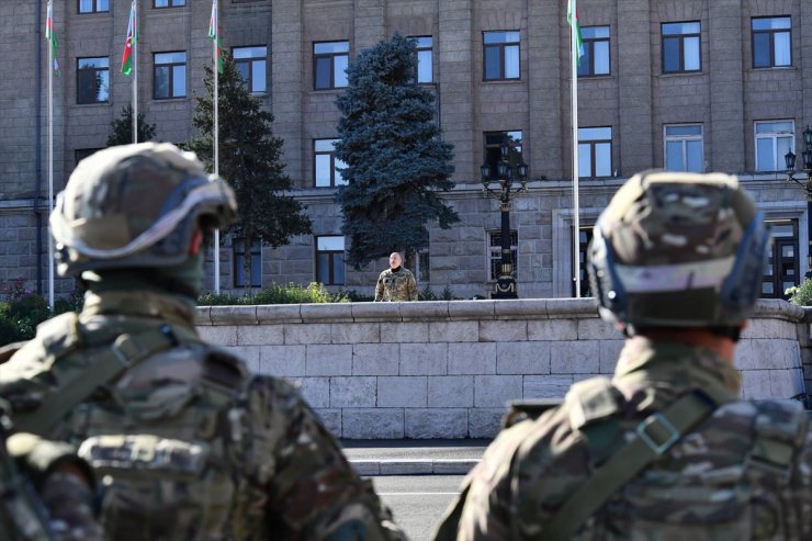 Azerbaycan'ın Karabağ Zaferi'nin yıl dönümü Hankendi'de askeri geçit töreniyle kutlandı