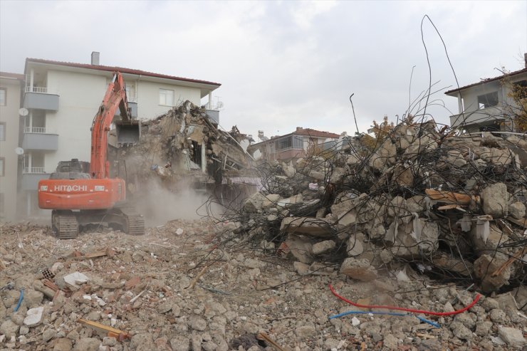 Elazığ'da ağır hasarlı yapıların yaklaşık yüzde 65'i yıkıldı