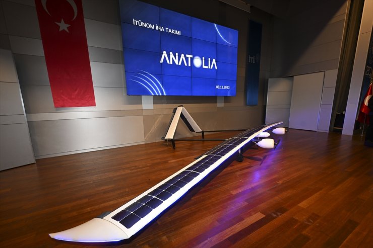 İTÜ öğrencileri solar İHA-Anatolia'yı tanıttı