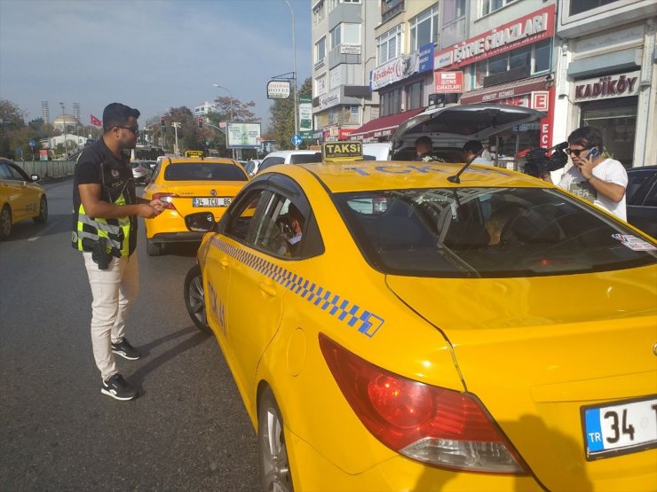 Kadıköy'de taksicilere yönelik denetim yapıldı