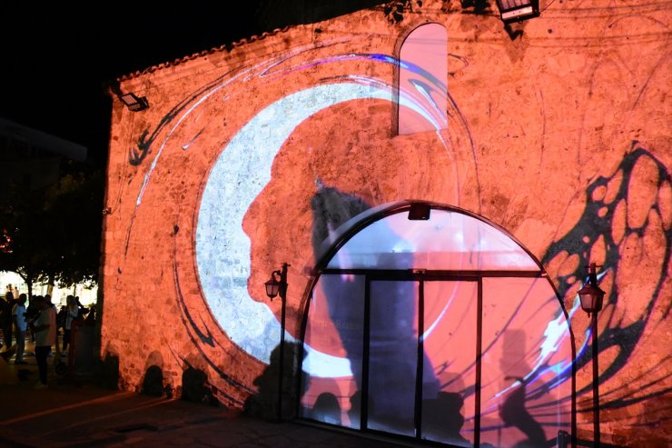 Antalya'da Kültür Yolu Festivali kapsamında Ebru Mapping gösterisi yapıldı