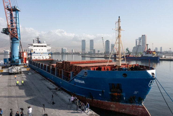 Gazze'ye sağlık malzemeleri taşıyacak gemi, İzmir'den yola çıkmaya hazırlanıyor