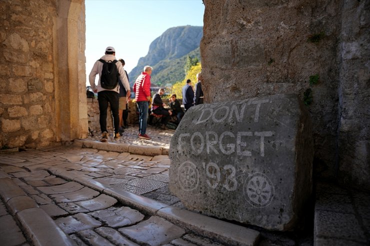 Tarihi Mostar Köprüsü'nün yıkılışının 30. yılında anma töreni düzenlendi