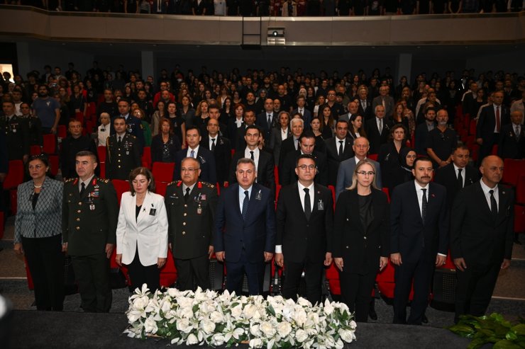 İzmir Valiliğince Büyük Önder Atatürk'ü Anma Programı düzenlendi