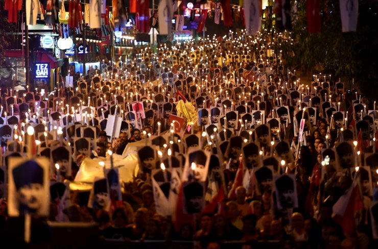 Antalya'da "Ata'ya Saygı Yürüyüşü" düzenlendi