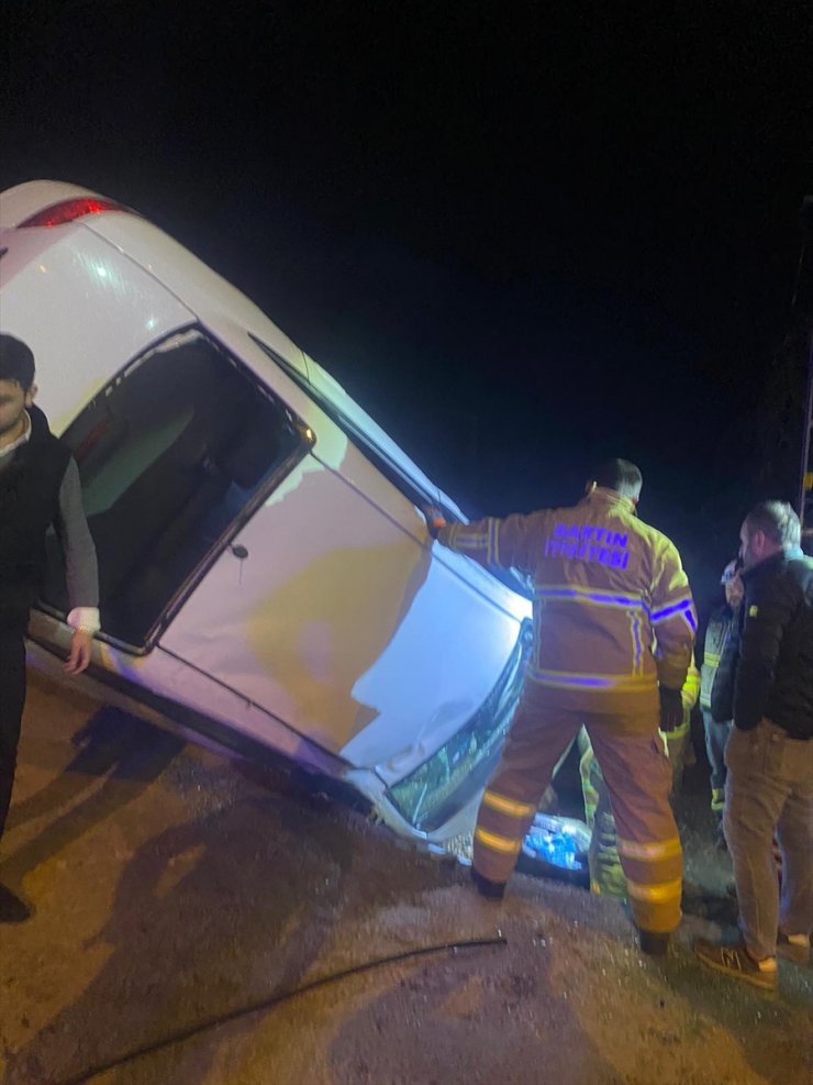 Bartın'da devrilen otomobildeki 1 kişi öldü, 1 kişi yaralandı