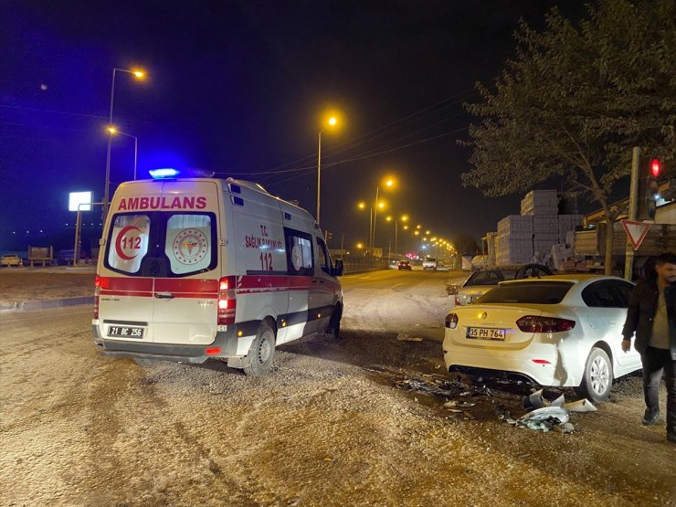 Diyarbakır'da iki otomobilin çarpıştığı kazada 5 kişi yaralandı