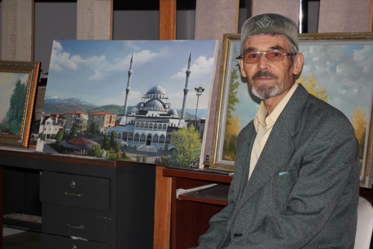 Tatar ressam, torun hasretiyle yerleştiği Sakarya'da sanatını sürdürüyor