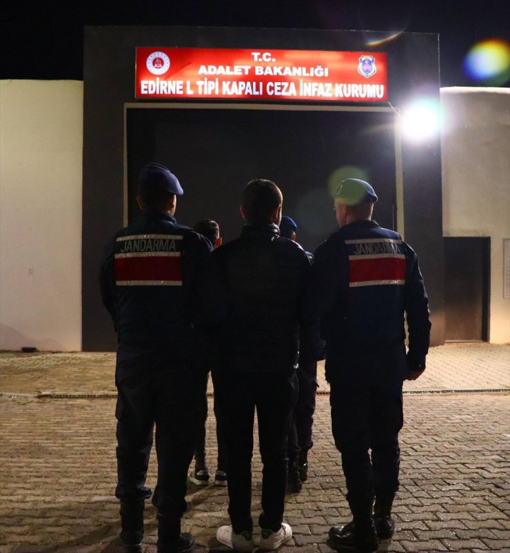 Edirne'de çaldıkları tekne motorlarını İstanbul'da satan 2 zanlı tutuklandı