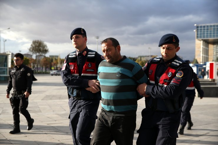 Kayseri'de bir kadının öldürülmesine ilişkin yakalanan 2 oğlu ve komşusu adliyede