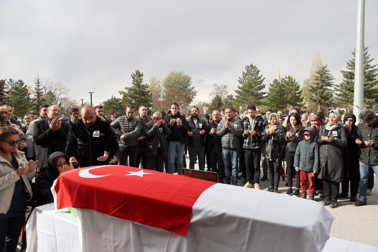 Sivas'ta arkadaşının evinde ölü bulunan hemşire son yolculuğuna uğurlandı