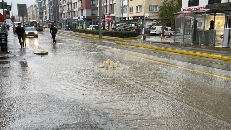 Eskişehir'de sağanak etkili oldu