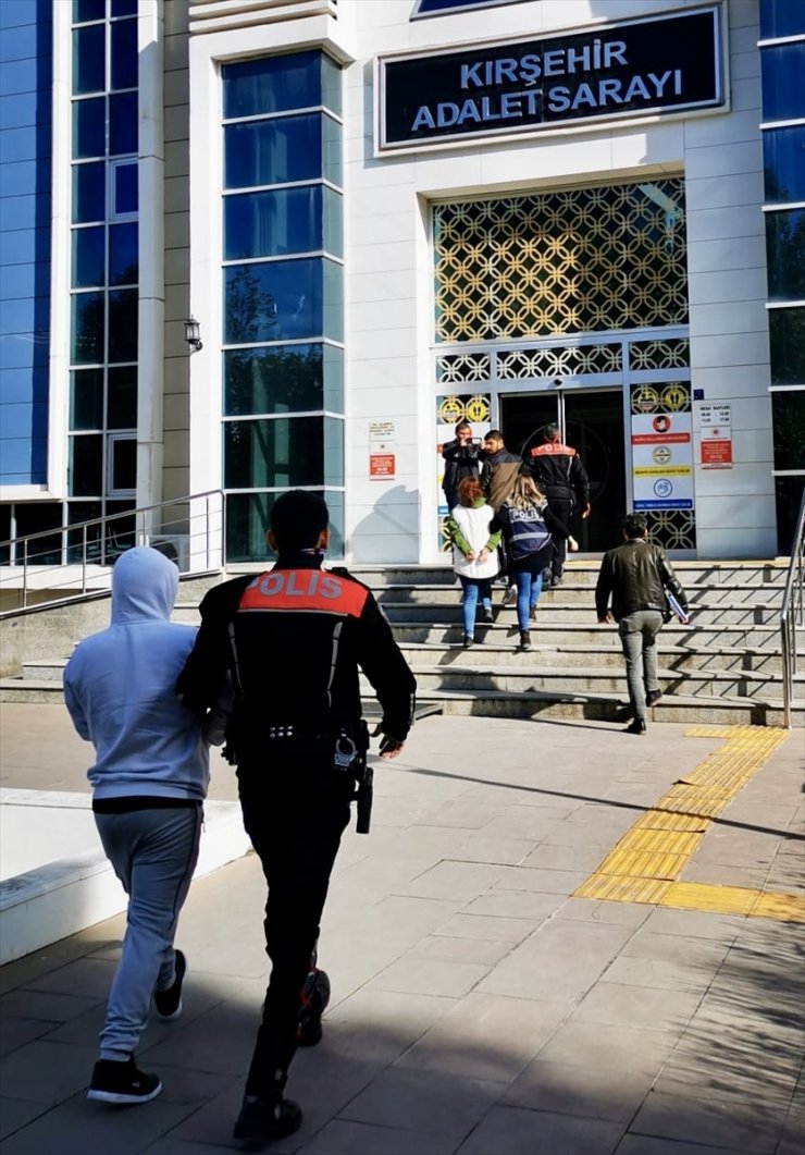 Kırşehir'de sarraftan 11 alyans çalan 3 şüpheli tutuklandı