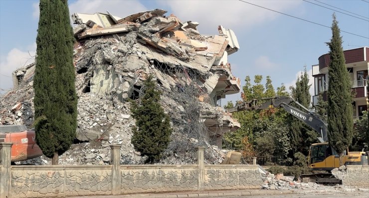 Adıyaman'da ağır hasarlı binaların yıkımında sona yaklaşıldı