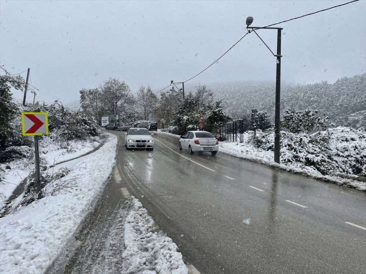 Bursa'nın yüksek kesimlerinde kar etkili oldu