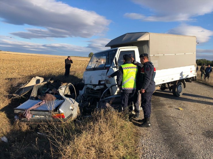 Kırklareli'nde kamyonet ile otomobilin çarpıştığı kazada 1 kişi öldü, 3 kişi yaralandı