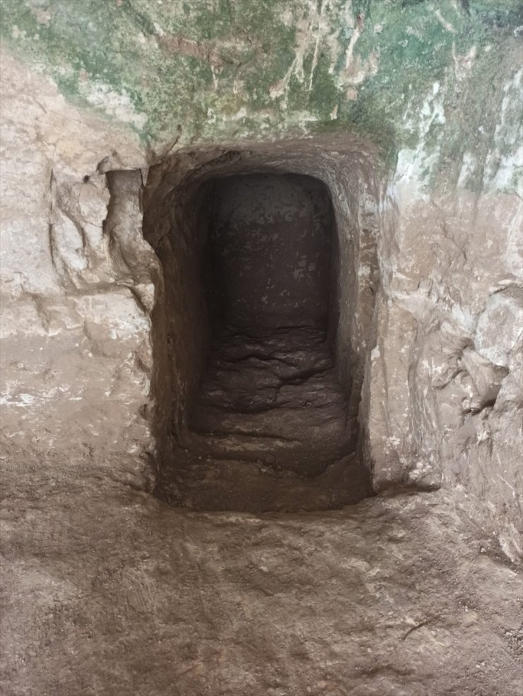 Adıyaman'da kaçak kazılarda 1900 yıllık oda mezarı bulundu