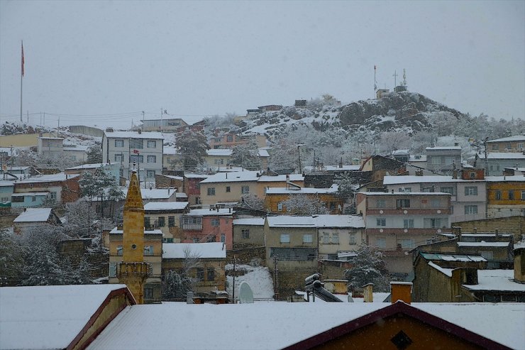 Bayburt'ta kar ve soğuk hava etkili oluyor