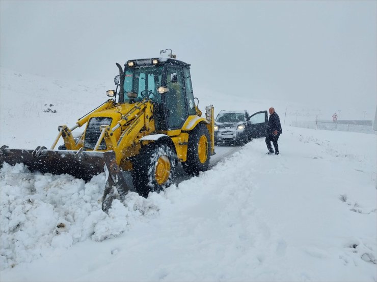 Erzurum, Ardahan ve Kars'ta 261 yerleşim yerine ulaşım sağlanamıyor