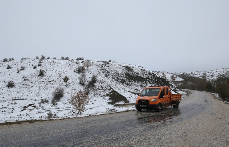 Eskişehir'in yüksek kesimlerinde kar yağışı aralıklarla etkili oluyor