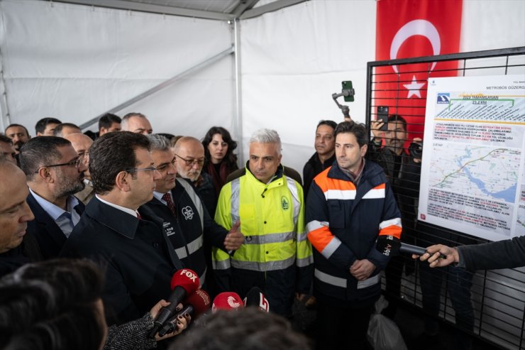 İBB Başkanı İmamoğlu, metrobüs yolundaki beton yolu deneyimledi