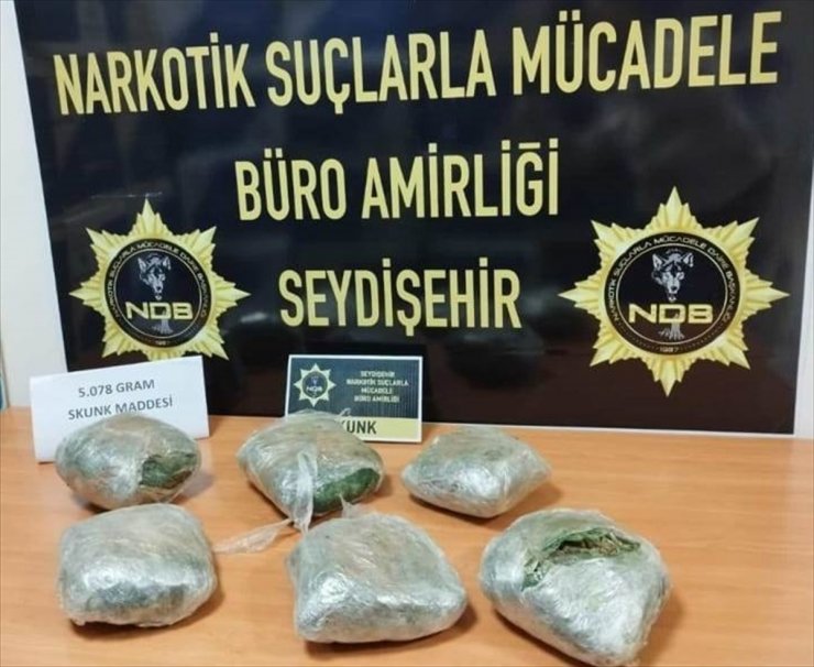 Konya'da bir araçta 5 kilo 75 gram skunk ele geçirildi