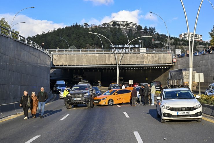 Ankara'da 14 aracın karıştığı zincirleme kazada 7 kişi yaralandı