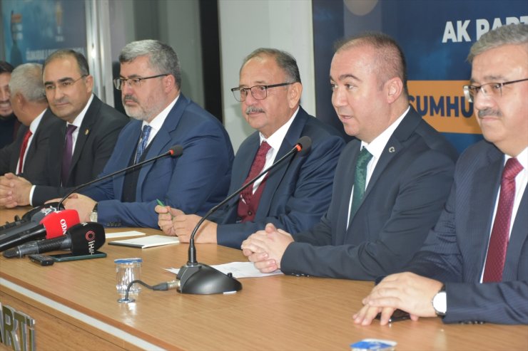 Bakan Özhaseki, Afyonkarahisar'da AK Parti İl Başkanlığı'nda konuştu: