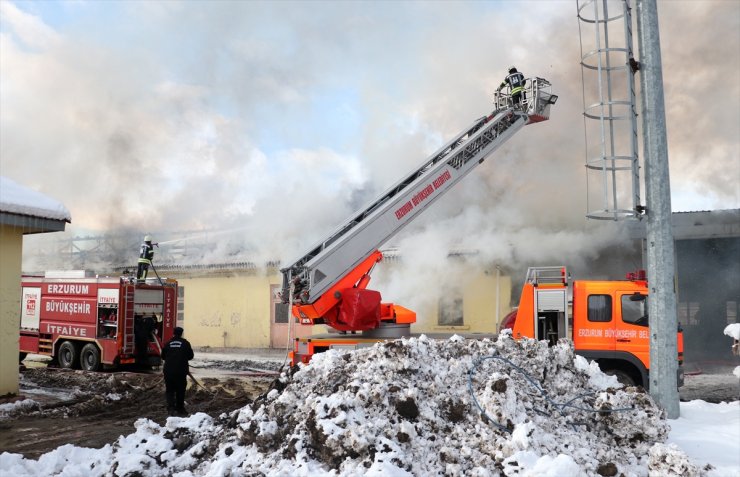 GÜNCELLEME - Erzurum'da TCDD'ye ait depoda çıkan yangın söndürüldü