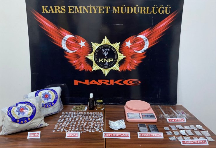 Kars'a kargoyla gönderilen uyuşturucuyu narkotik köpeği "Daxo" tespit etti