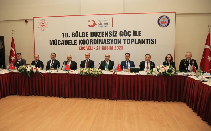 Kocaeli'de 8 ilden yetkililerin katılımıyla düzenlenen toplantıda "düzensiz göçle mücadele" konuşuldu