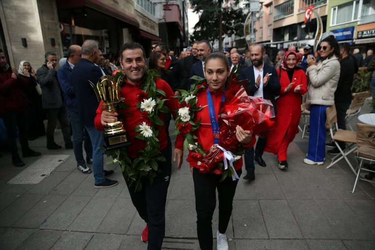 Avrupa şampiyonu boksör Gamze Soğuksu, Ordu'da törenle karşılandı