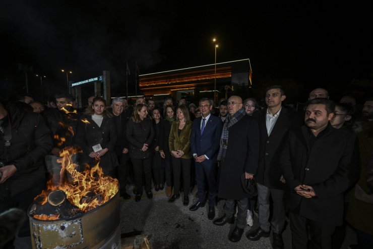 CHP Genel Başkanı Özel "adalet ateşi" eylemine katıldı: