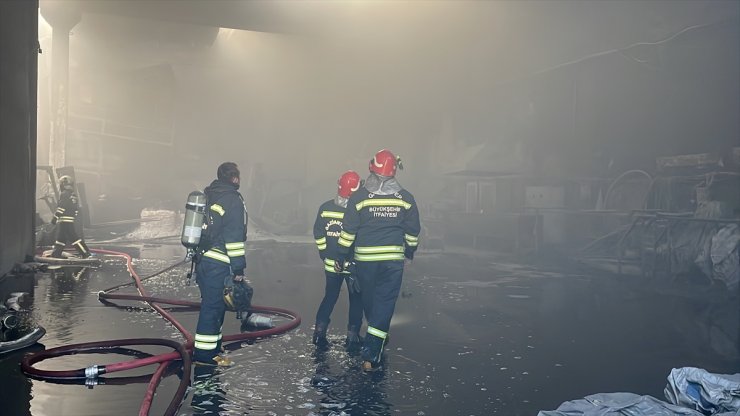 GÜNCELLEME - Gaziantep'te geri dönüşüm fabrikasında çıkan yangın söndürüldü