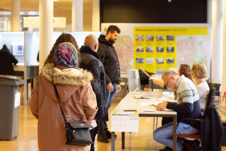 Hollandalılar genel seçimler için sandık başında