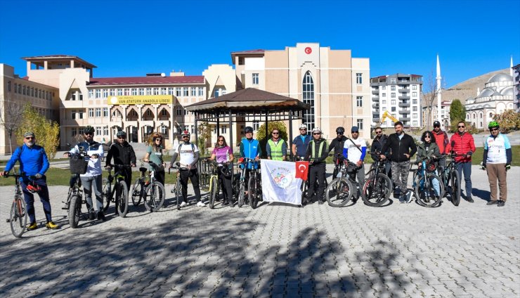 Van'da öğretmenler kurdukları bisiklet topluluğuyla hareketli yaşamı özendiriyor